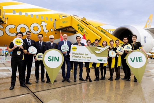 Scoot Officers and cabin crew posing in front of 787-8 Dreamliner